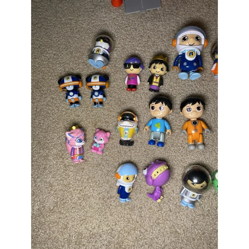 Ryan's World Galaxy Explorers Titan Universe 20 Figures Spaceship & Egg